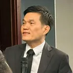 Portrait of Robert Tran, Senior Advisor